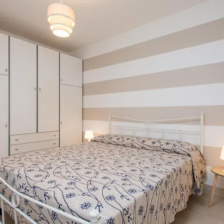 On The Beach Tatil Evi Torre Pali